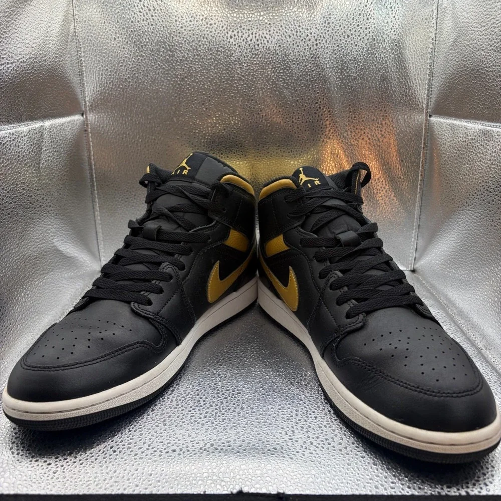 Size 11.5 Nike Air Jordan 1 Black Metallic Gold White Mens Shoes DQ8426-071